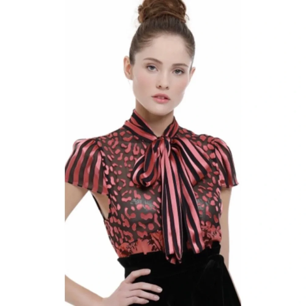 🎀SOLD🎀Alice + Olivia Jeannie Pink Stripe Leopard Neck Bow Blouse - Picture 2 of 10